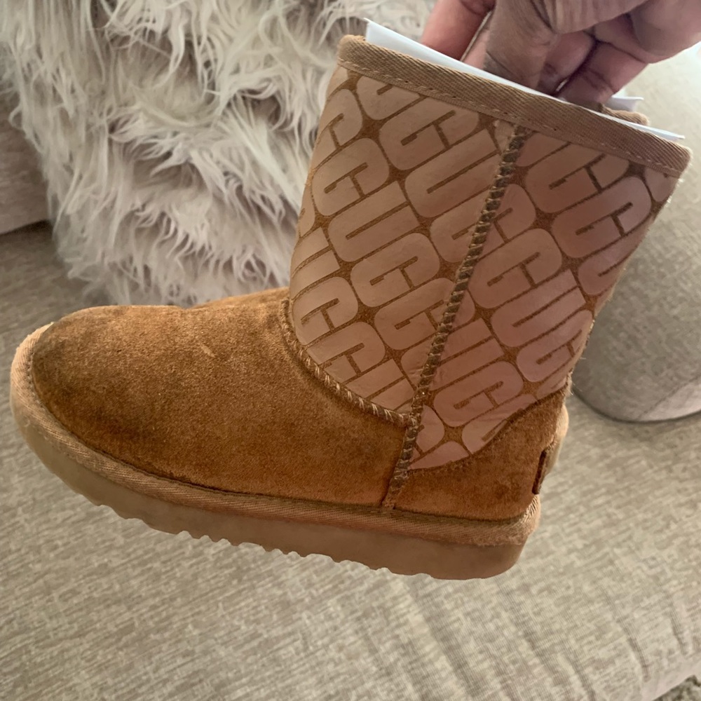 Girl UGG